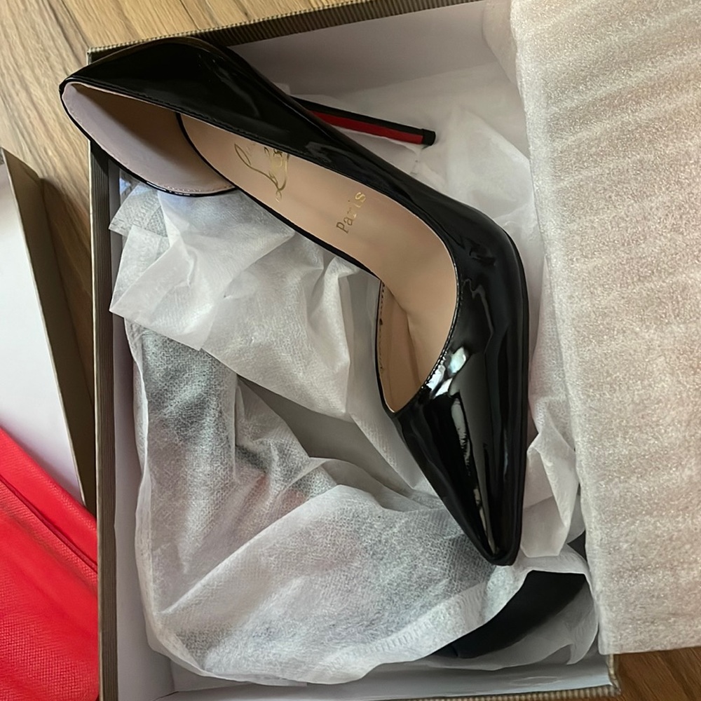 Red bottoms size 40